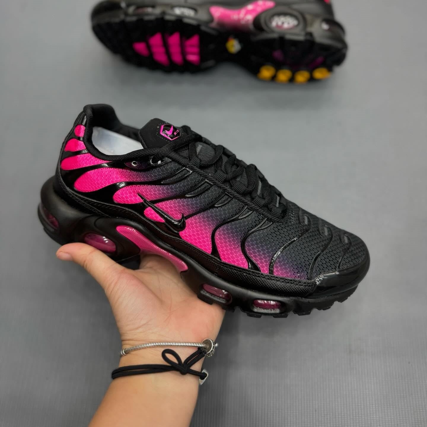 Air Max Plus TN Black Hyper Pink