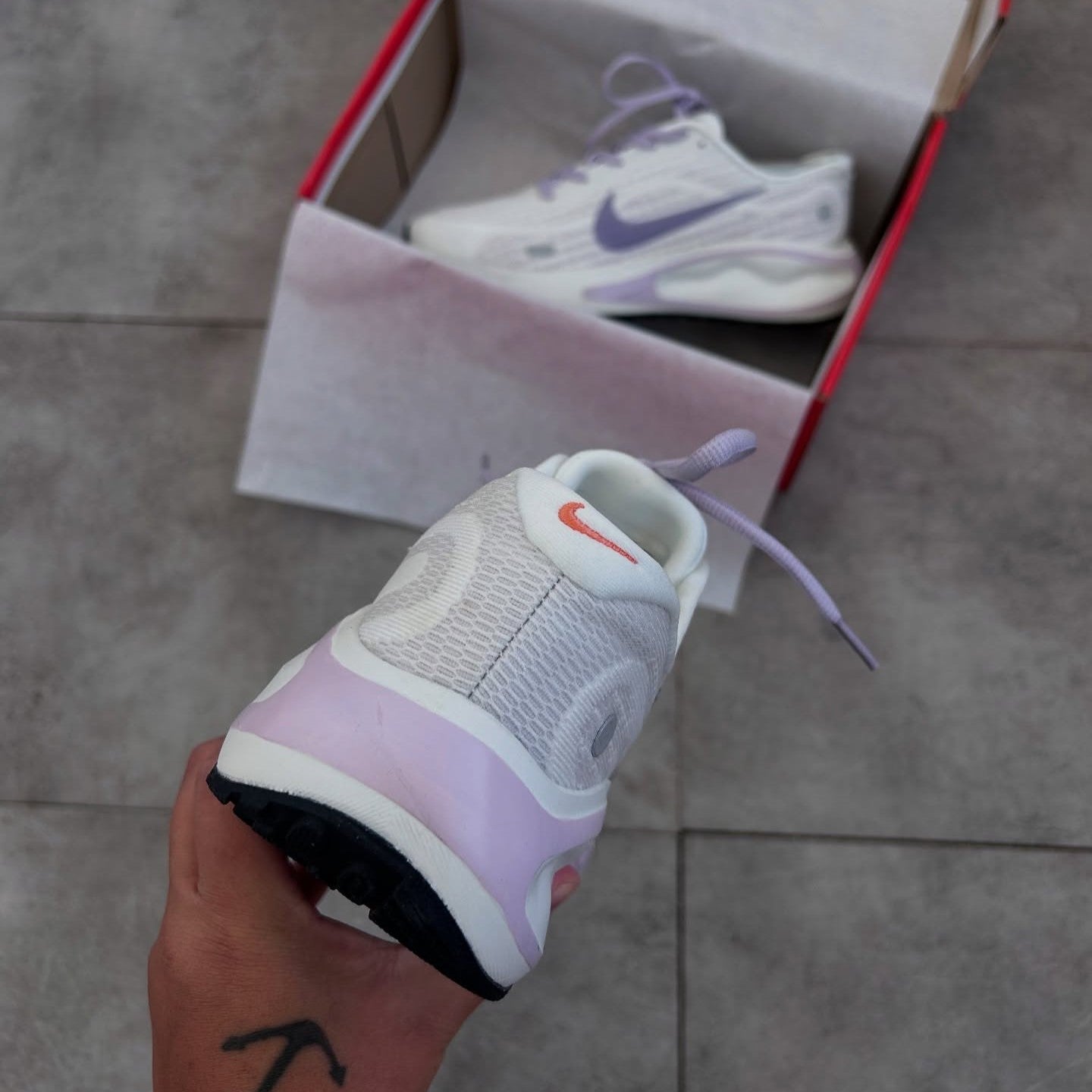 Journey Run Summit White Barely Grape