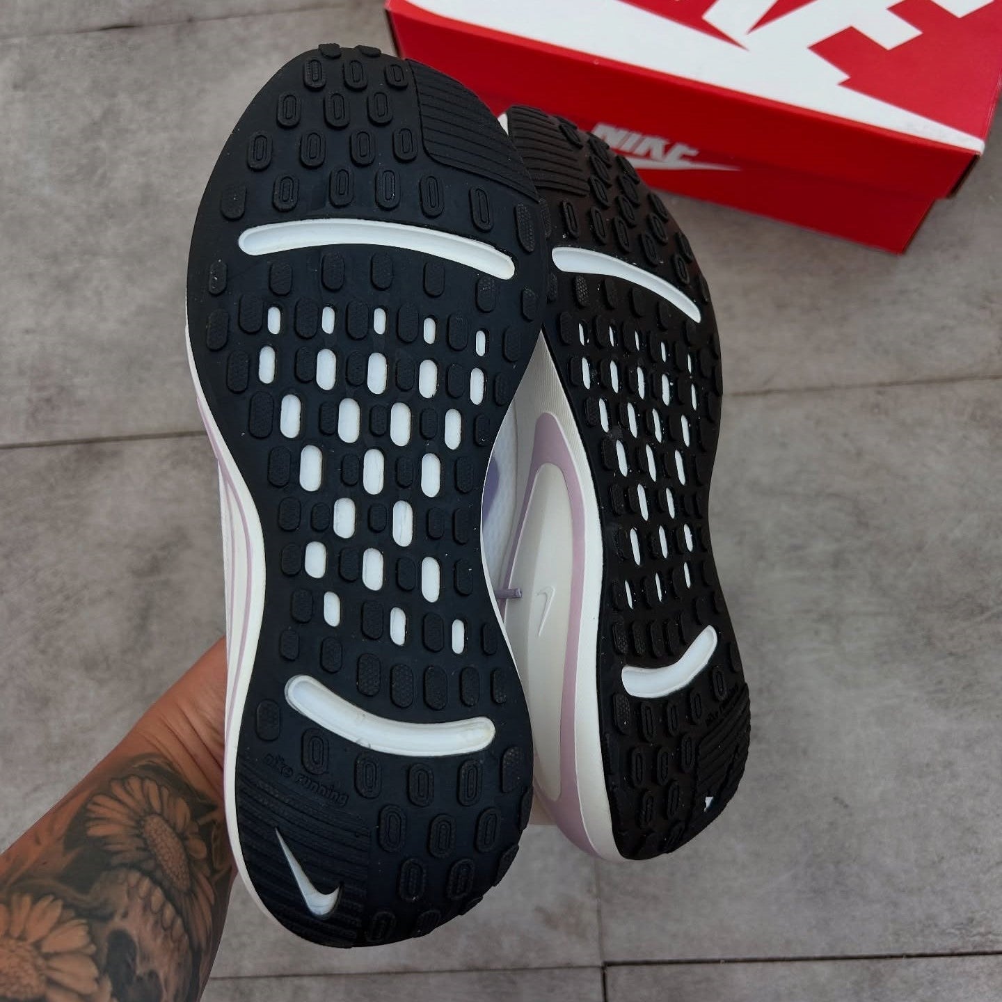 Journey Run Summit White Barely Grape