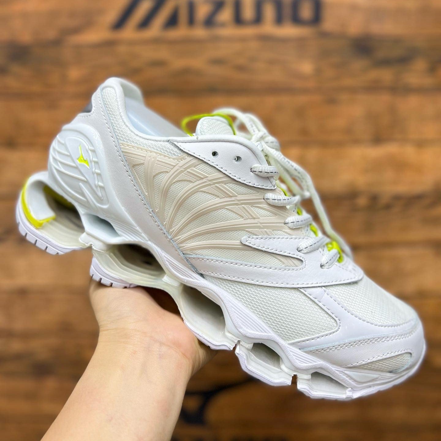 Mizuno Futur White Safety Yellow